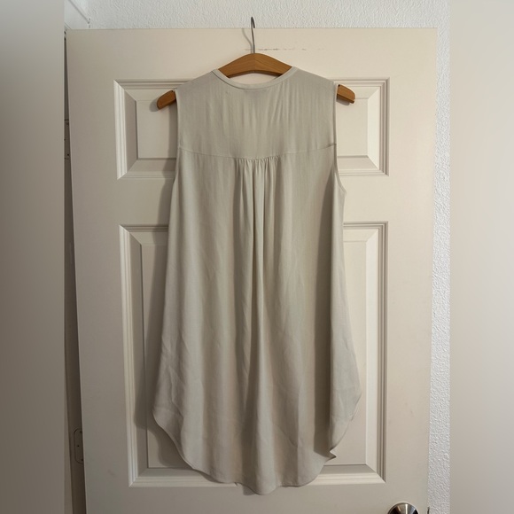 EILEEN FISHER Silk Georgette Crepe
Asymmetrical V Neck sleeveless Top Size Small - Picture 5 of 6